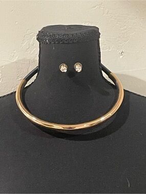 Gold Collar Choker Necklace with Stud Earrings.